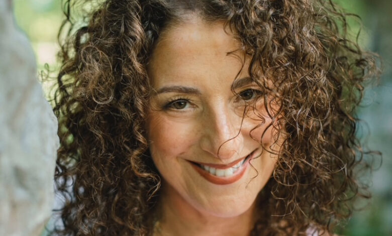 Piano in the Dark: DeeAnn’s Stunning Tribute to Brenda Russell’s Timeless Hit
